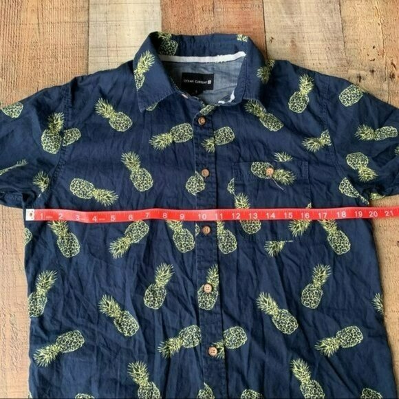 Ocean current navy short sleeve button down shirt with yellow pineapples - S - Picture 6 of 7